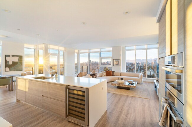 Building Photo - 680 Quayside Dr