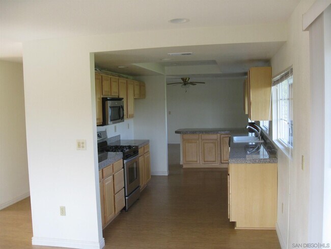 Building Photo - 463 Vale View Dr