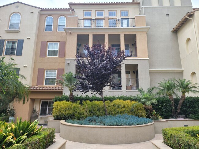 Building Photo - Luxury Condo In Playa Vista