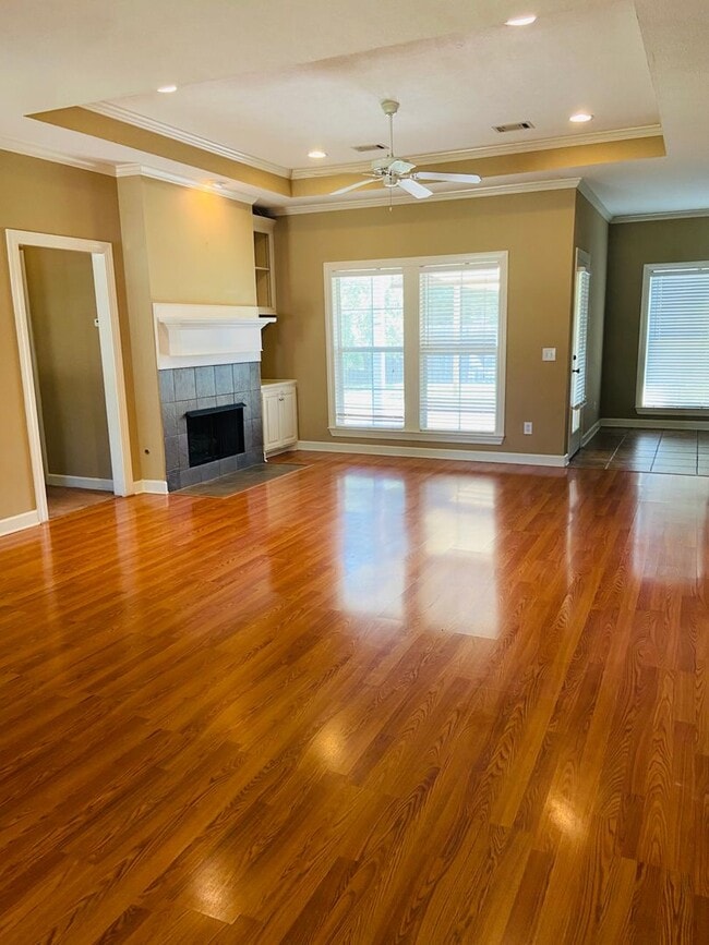 Building Photo - Perfect location in Harvey Crossing Subdiv...
