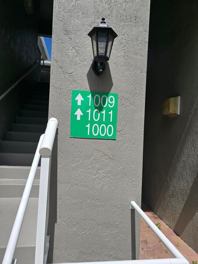 Foto del edificio - 1011 Shoma Dr
