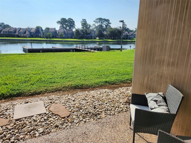 Foto del edificio - 12600 Melville Dr