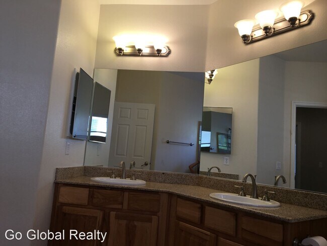 Building Photo - 4 br, 3.5 bath House - 6749 Quapaw St (LH)