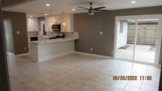 Building Photo - 1836 Dolphin Dr