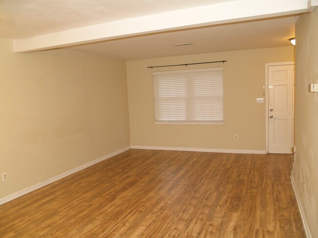 Foto del edificio - 8907 Hunter Ridge Dr