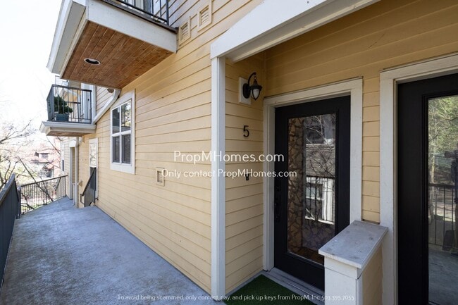 Building Photo - Spacious Two Bedroom Condo Right off NW 23rd!