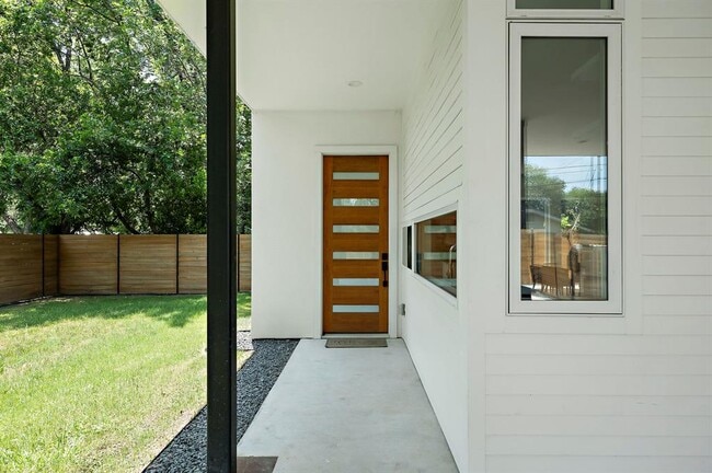Foto del edificio - 5507 Manor Rd