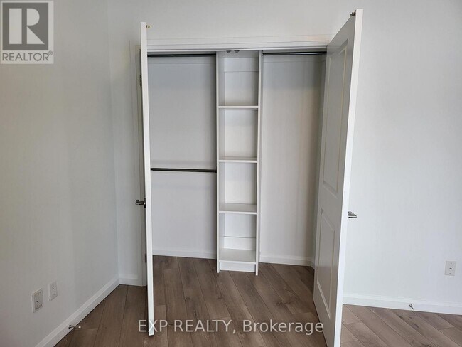 Photo du bâtiment - 144 Watson Rd N