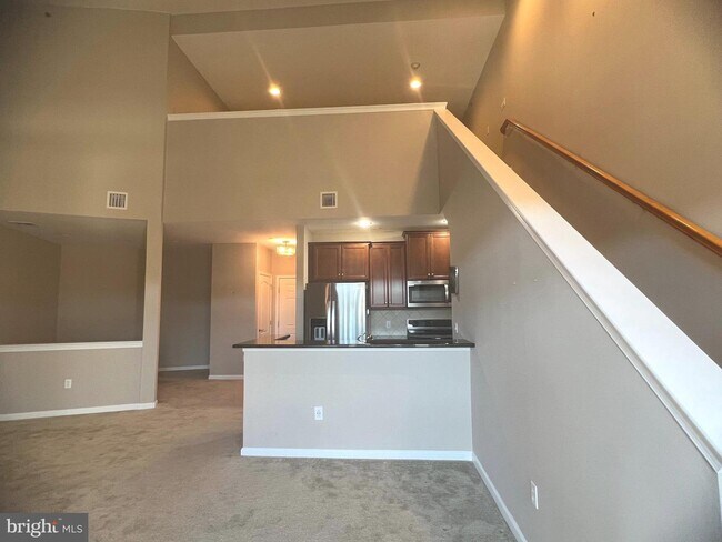 Building Photo - 527 Carson Terrace