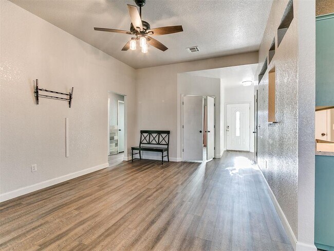 Foto del edificio - 617 Golden Eagle Dr