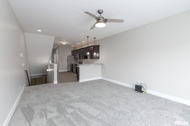 Building Photo - 1302 6th Ave