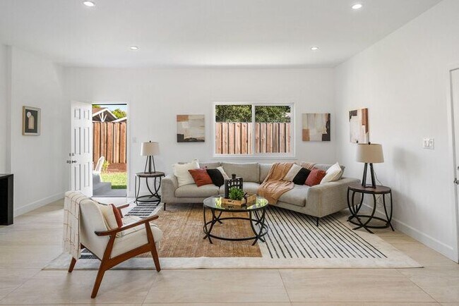 Foto del edificio - 113 Donaldson Way W