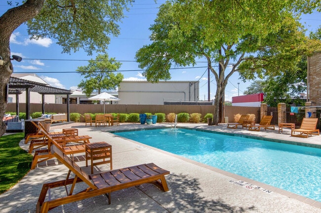 Building Photo - Summit at Westwood