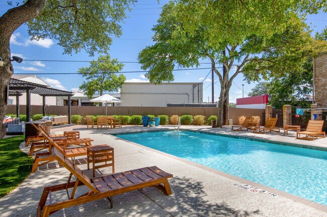 Building Photo - Summit at Westwood