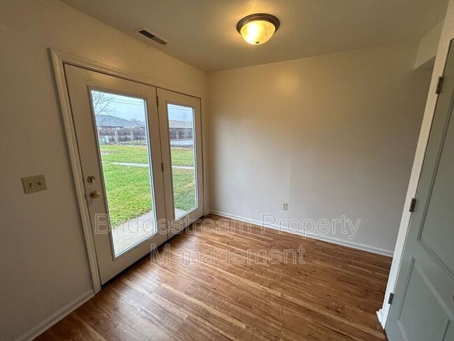 Building Photo - 660 Randler Ave