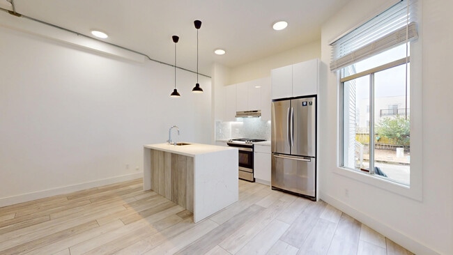 Building Photo - 767 6th Ave