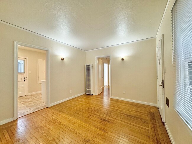 Foto del edificio - 2615 E St