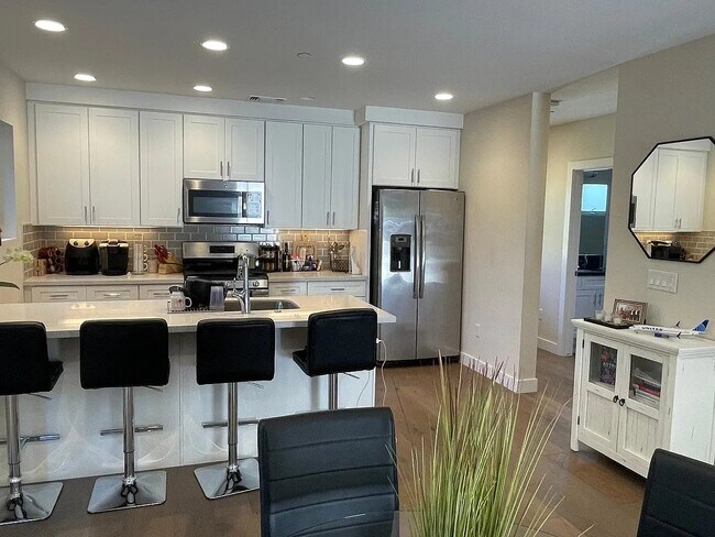 Foto del edificio - 3098 Rockview Pl