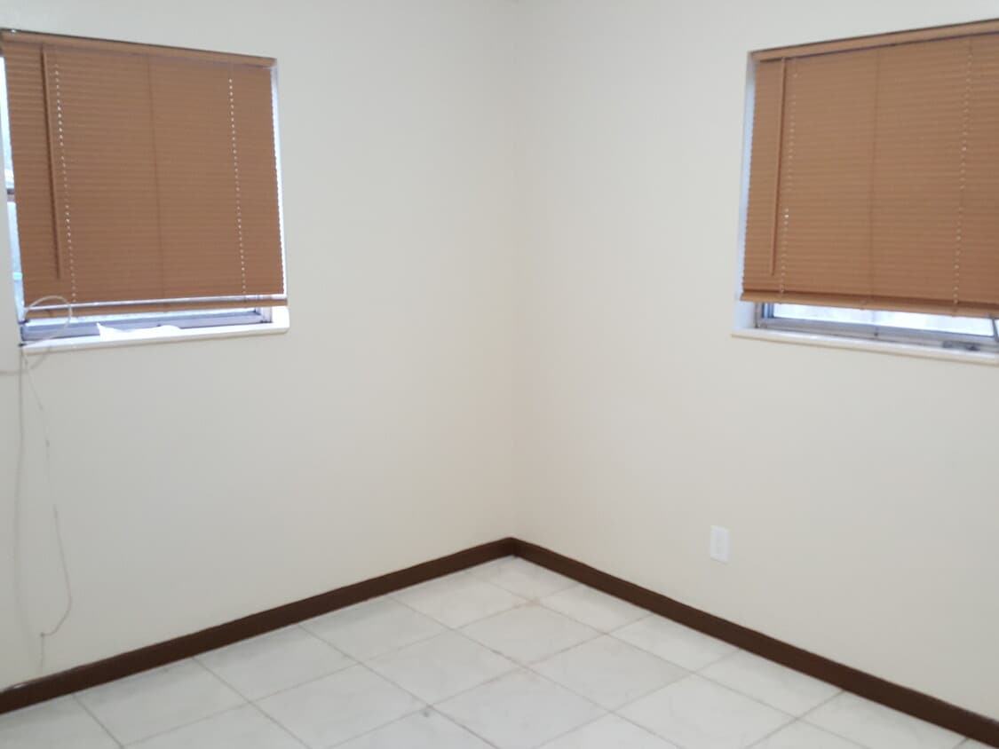 Foto principal - 1721 NW 27th Terrace