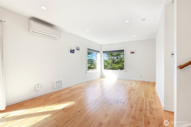 Foto del edificio - 2816 14th Ave W