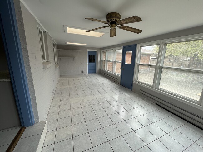 Building Photo - 2025 Oswego St