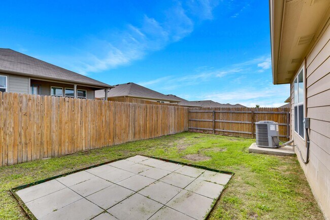 Foto del edificio - 5801 Montrelia Dr