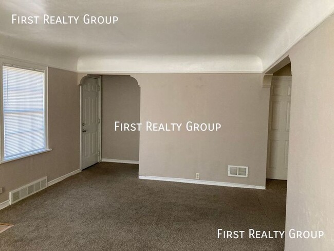 Building Photo - Move In Special, $100 OFF September Rent, ...