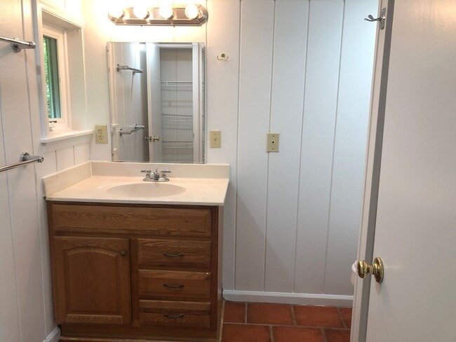 Building Photo - River Side 2 Bedroom Cottage in Montgomery...