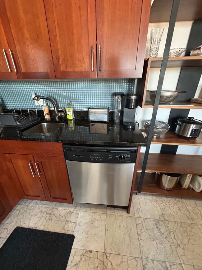 Foto del edificio - 483 Beacon St