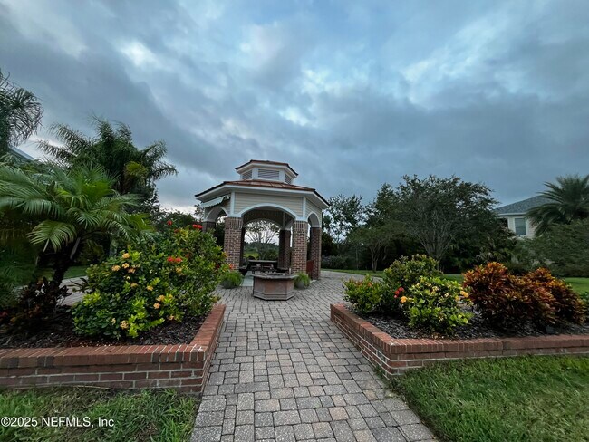 Foto del edificio - 169 Sunset Cir N