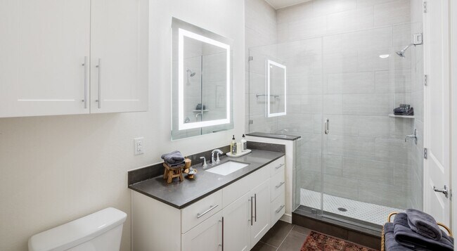 Foto del edificio - Urban Living with a Touch of Class