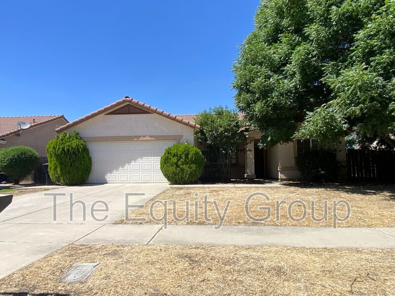 Foto principal - 3848 East Oak Avenue