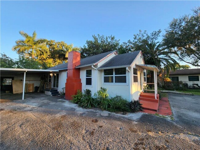 Building Photo - 4616 SW 33rd Ave