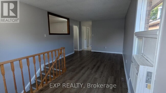 Photo du bâtiment - 24 Hodgins Ave