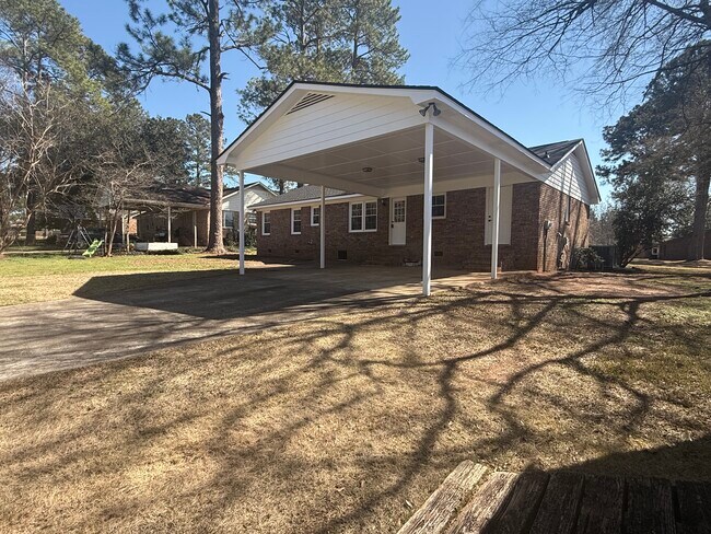 Foto del edificio - 2819 Reeves Ln