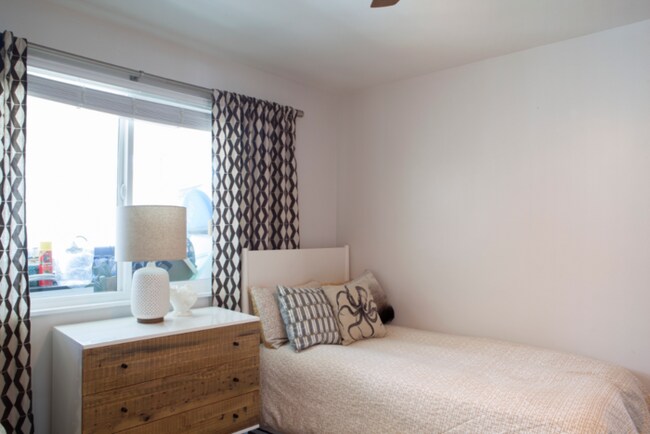Building Photo - 109 E Balboa Blvd #B - Available June 1, 2020