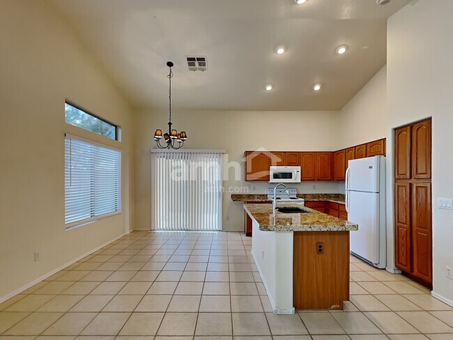 Foto del edificio - 40738 N Robinson Dr