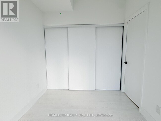 Building Photo - 308 Jarvis St