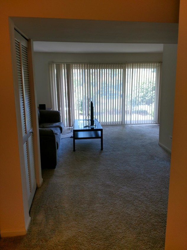Primary Photo - 1004 N Plum Grove Rd