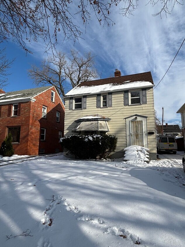 Primary Photo - 3057 Livingston Rd