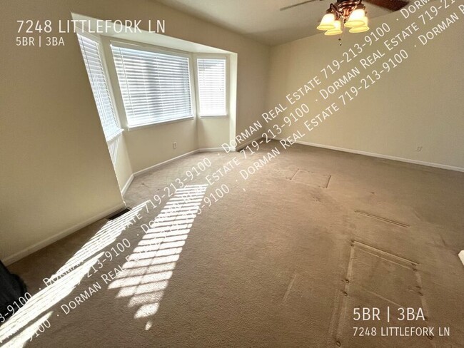 Foto del edificio - $500 OFF the first month of rent! Large 5-...