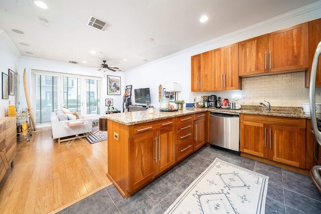 Foto del edificio - 1200 Grand St