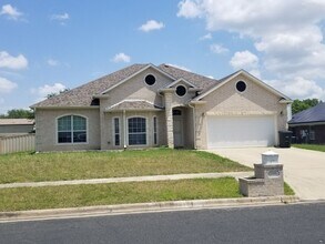 Building Photo - 215 Turtle Creek Dr