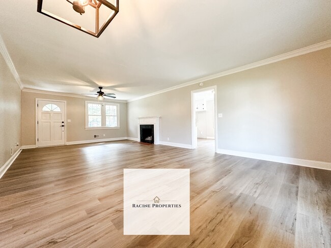 Building Photo - 207 Ivy Dr