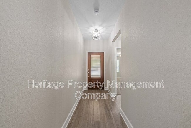Foto del edificio - 6083 Akin Cir