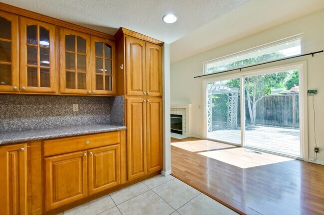 Foto del edificio - Hardwood Floors- A/C- Full Bedroom and Bat...