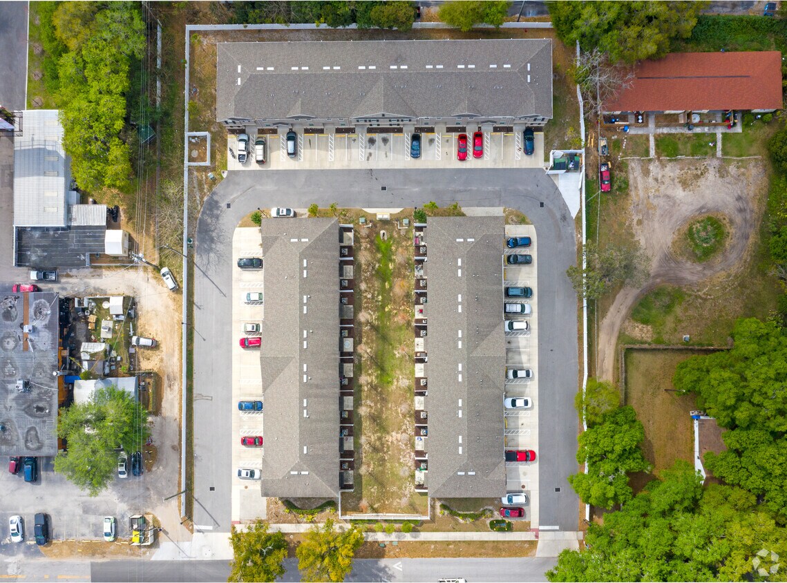 Foto del edificio - Montclair Townhomes