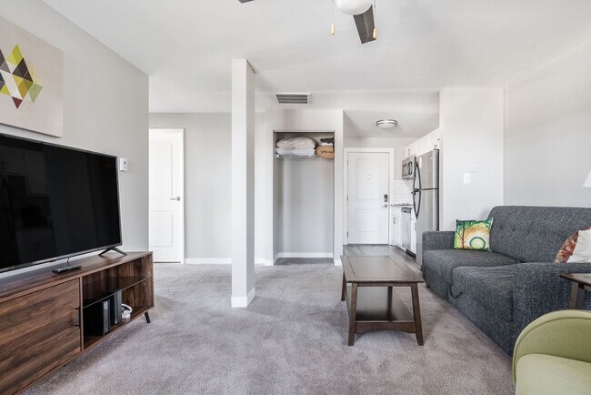 Foto del edificio - 615 N East St