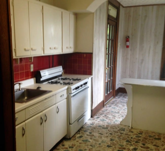 Kitchen - 922 College Ave