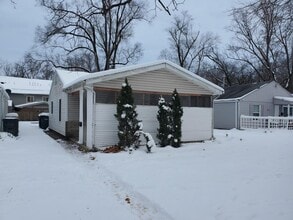 Building Photo - 806 Roosevelt St